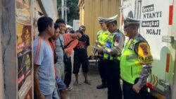 Sambangi Sopir Angkutan di Pasar Kajen, Satlantas Pekalongan Sosialisasikan Operasi Patuh Candi 2025