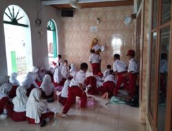 Gercep, Pemkab Brebes Kucurkan Rp 400 Juta Bagi Rehab Tangani Siswa Belajar di Teras Masjid