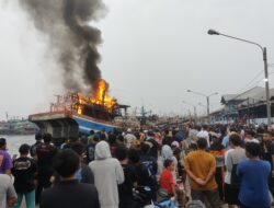 Kapal Besar Terbakar di Jongor Tegal, Satu Orang Luka-luka