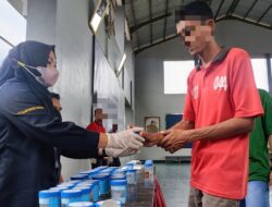 Pastikan Bebas Narkoba, WBP Lapas Batang Tes Urine