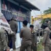 Satpol PP Bongkar 8 Bangunan Liar di Jalan Lingkar Bumiayu, Termasuk Posko Ormas dan Warung Aceh