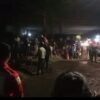 Jalan Umum Desa Krasak Lumpuh Akibat Semburan Lumpur Hitam