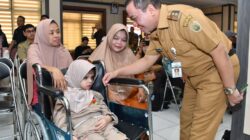 Pemkab Pekalongan Salurkan Alat Bantu bagi Disabilitas dan Lansia