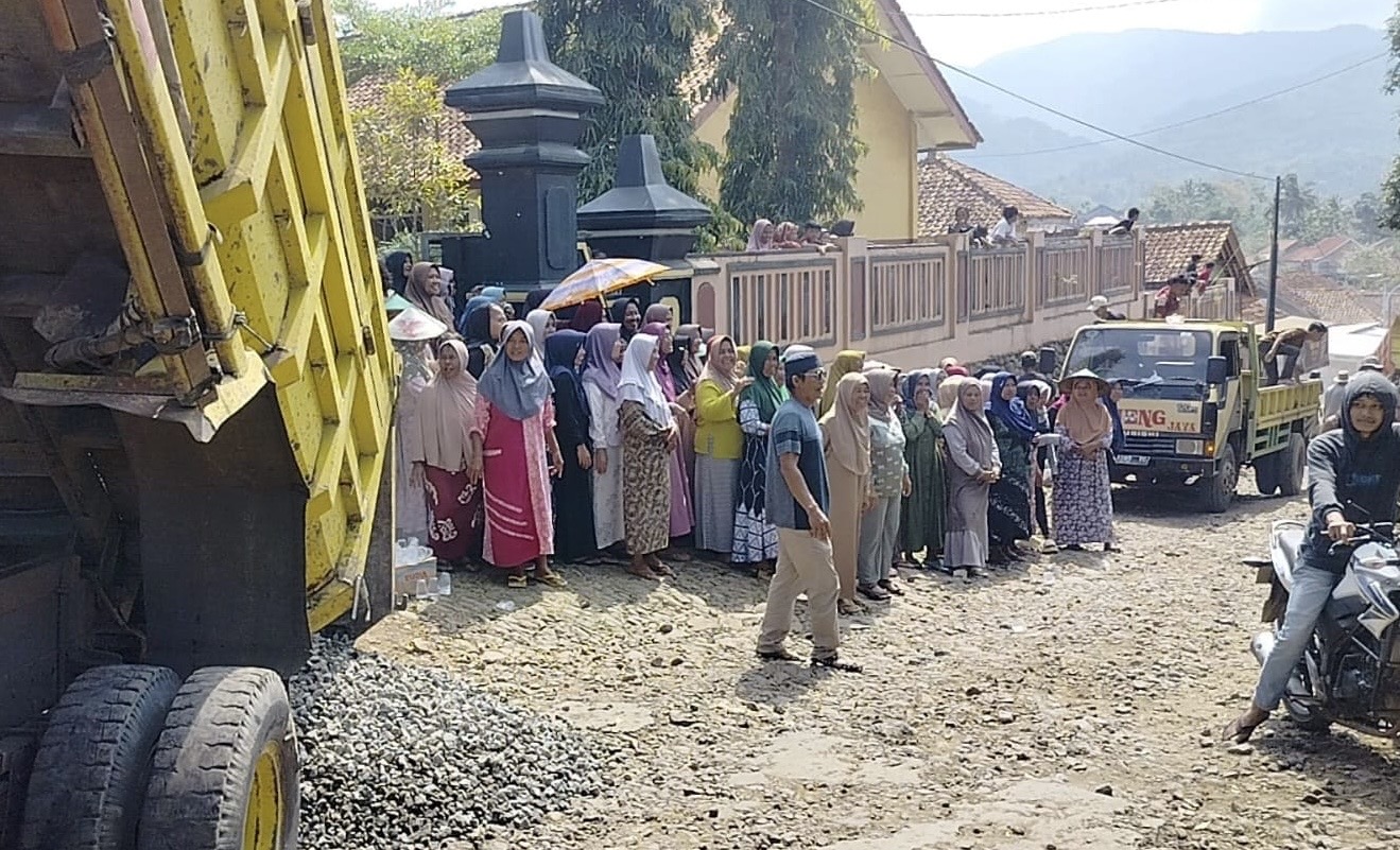 Anggaran Perbaikan Jalan Tembongraja Sudah Dialokasikan, Warga Diminta Bersabar