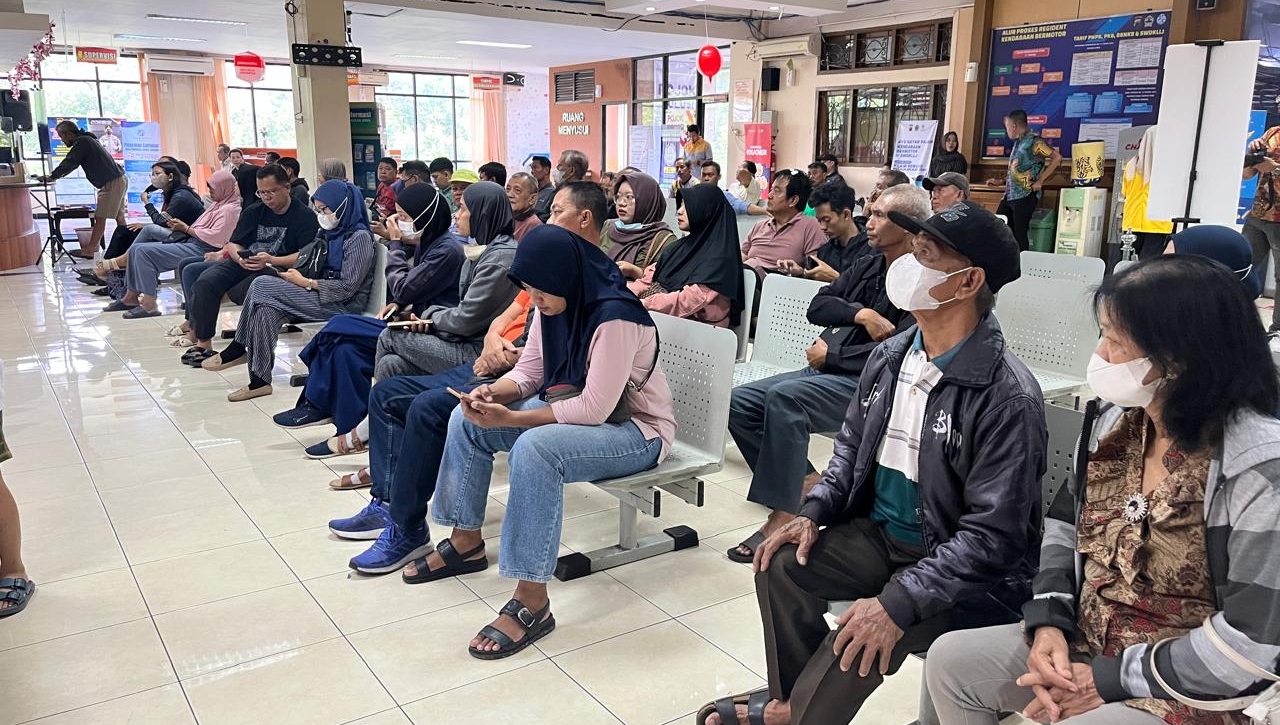 Pelayanan Publik Jateng Tetap Optimal, Warga Antusias Bayar Pajak di Samsat Semarang II