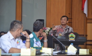 Ahmad Luthfi Serap Aspirasi Buruh Terkait Upah Minimum melalui Dialog