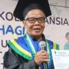 Mbah Kaidi, Wisudawan Tertua dan Terbaik Sekolah Lansia Bahagia Brebes
