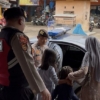 Polisi Temukan Ibu Asal Pati Kebingungan di Pasar Kajen, Langsung Bantu Hubungi Keluarga