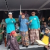 Lesbumi Pekalongan Kirab Pusaka Mbah Nur Anom di Karnaval Budaya Hari Santri 2025