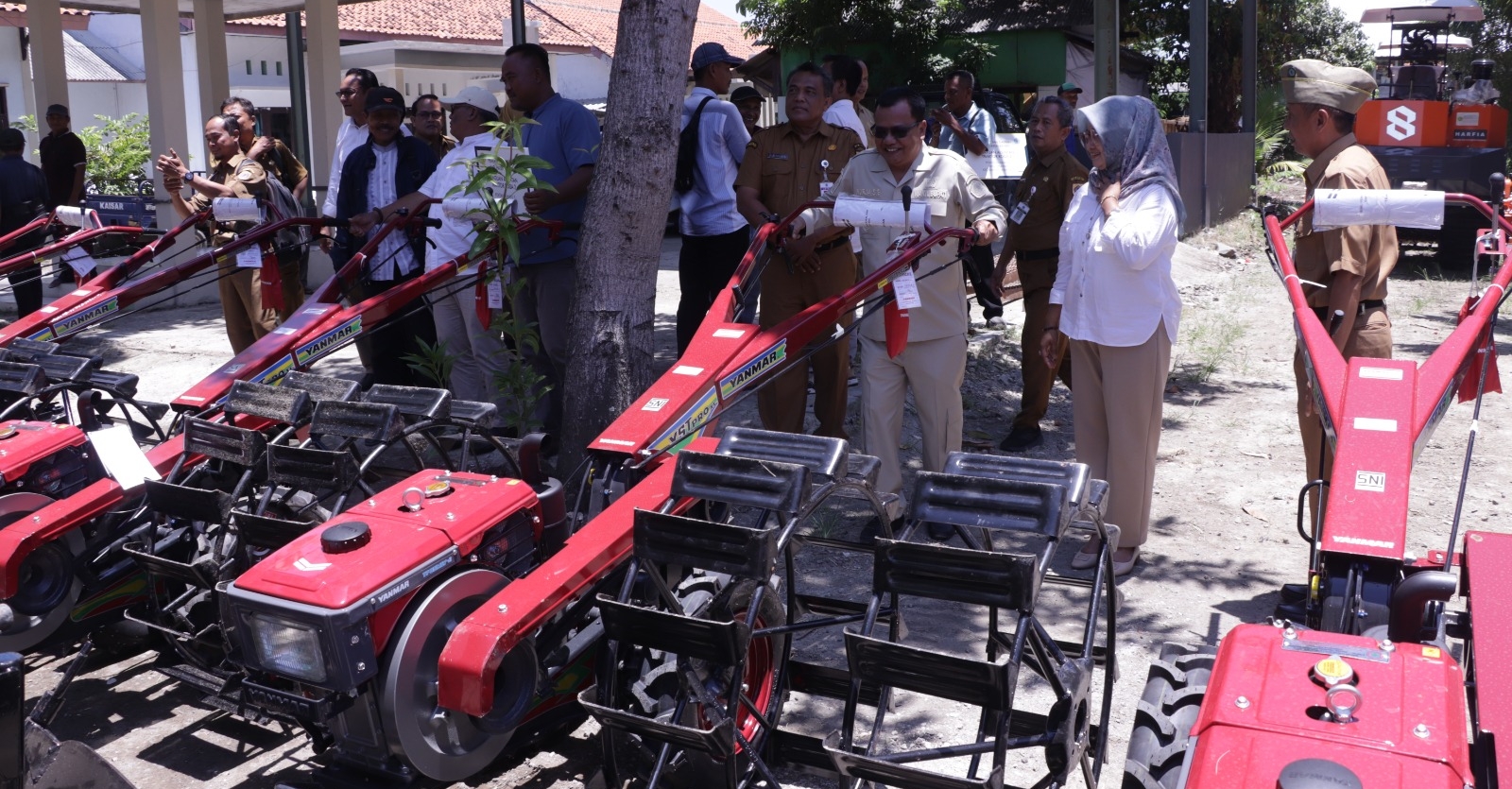 Petani Brebes Sumringah! Traktor Baru dari Pemkab Siap Dongkrak Produksi Padi