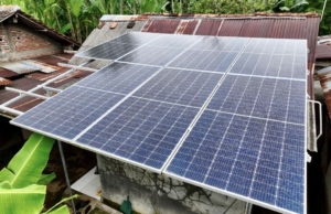 Kelompok Pengrajin Tusuk Sate Banyumas Dapat Bantuan PLTS dari Pemprov Jateng