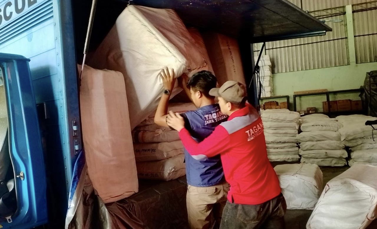 Pemprov Jateng Sigap Salurkan Bantuan untuk Warga Terdampak Banjir di Bumiayu