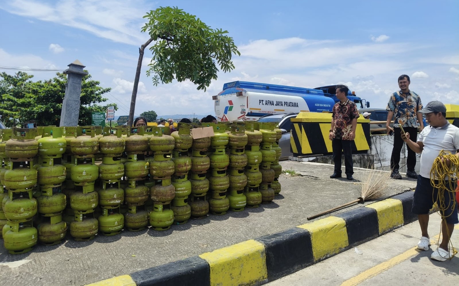 Pertamina dan Pemprov Jateng Salurkan 4.500 Tabung LPG 3 Kg ke Wilayah Terdampak Banjir