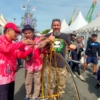 Penny Farthing hingga Sate Kambing, Kisah Dua Onthelis Asing di Tejon Seri 3
