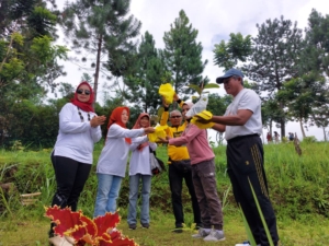 Gerakan RABU PON, TP PKK Gandeng PWI Pemalang Tanam Pohon di Pulosari
