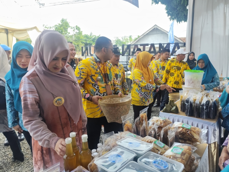 Bupati Pekalongan dan TP PKK Jateng Dorong Kemandirian UMKM