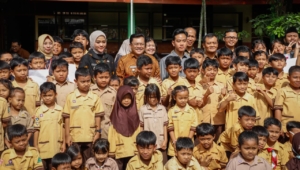 Gigi Berlubang serta Batuk Pilek Mendominasi Saat Wapres Gibran dan Ahmad Luthfi Tinjau CKG Sekolah di Salatiga