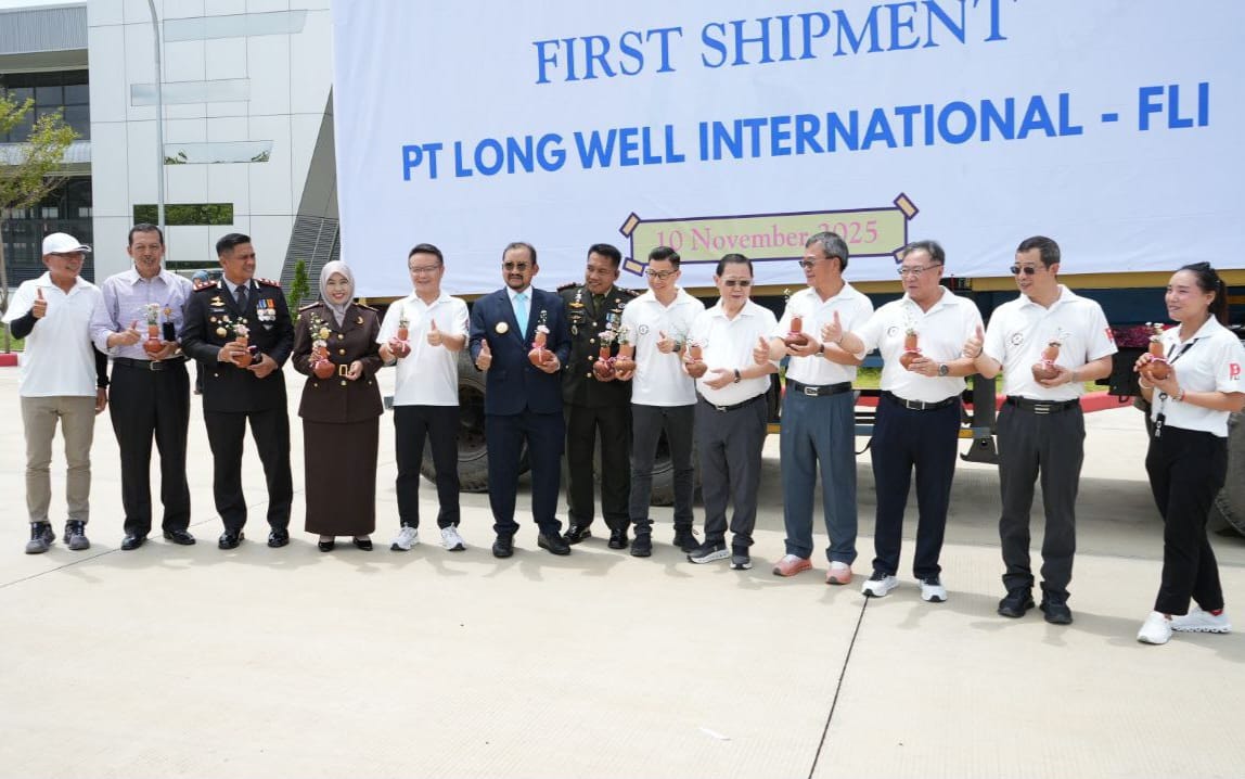 Bupati Pemalang Lepas Ekspor Sepatu PT Long Well ke Amerika