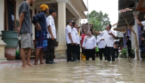 Ratusan Rumah di Kecamatan Larangan Terendam Banjir, Wakil Bupati Brebes Langsung Tinjau Lokasi