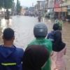 Bumiayu Banjir, Jalan Diponegoro Ditutup, Arus Kendaraan Dialihkan ke Jalan Lingkar